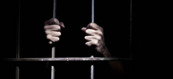 السجن 3 سنوات لموظف حكومي بتهمة اختلاس 5 آلاف و681 دينارا