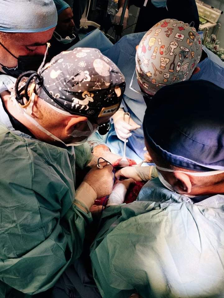 ازالة ورم معقد بالقولون لمريضة بمستشفى الملكة علياء العسكري