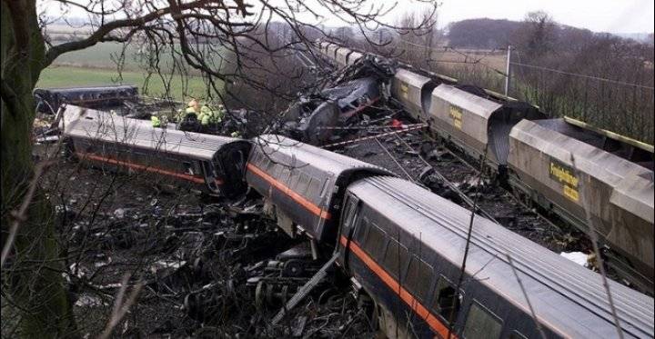 تصادم قطارين في جنوب غرب انجلترا