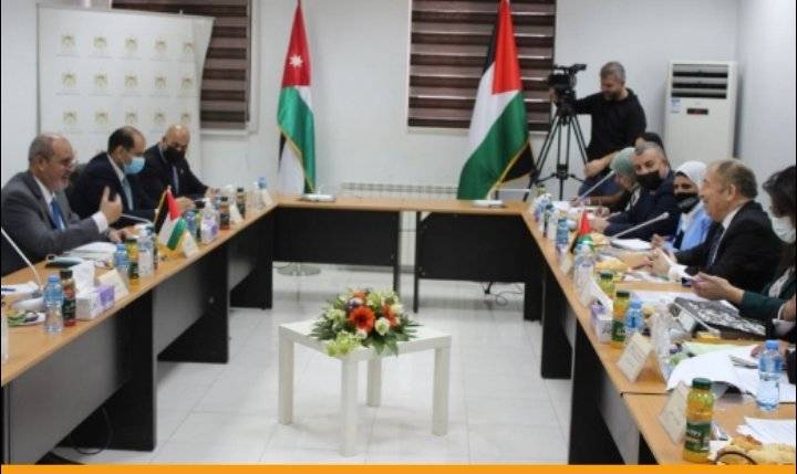 وزير الصناعة والتجارة يبحث مع نظيره الفلسطيني سبل تعزيز التعاون المشترك