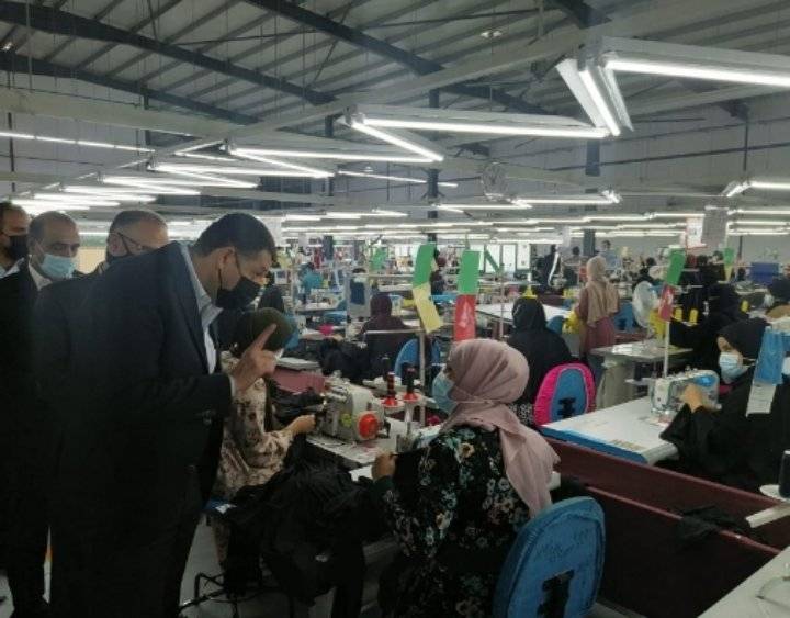 وزير العمل يبحث استحداث فرص عمل جديدة في الفروع الإنتاجية في الطفيلة ولواء الحسينية