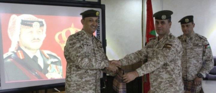 مدير عام المؤسسة الاستهلاكية العسكرية يكرم عدداً من مرتبات المؤسسة