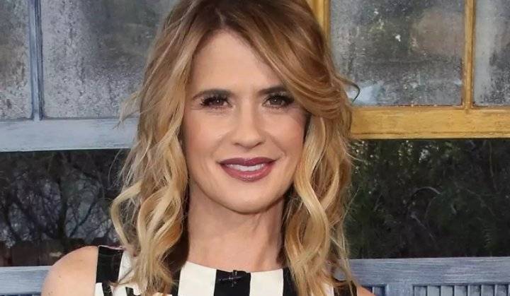 أشهر ممثلة أمريكية رافضة للقاحات تقع في براثن كورونا