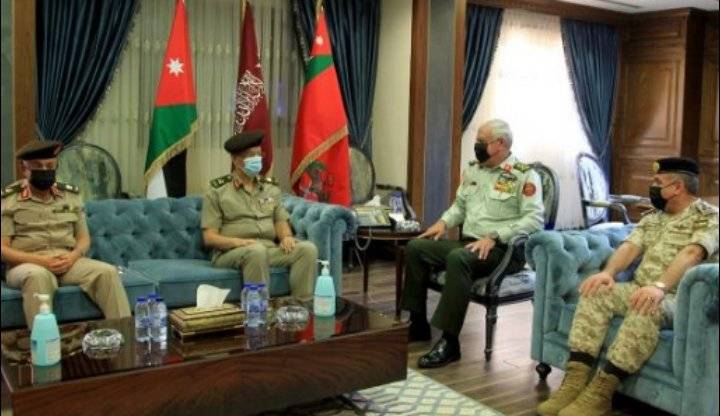 الحنيطي يلتقي وفداً عسكرياً مصرياً