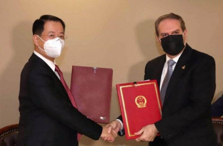 الأردن يتسلم 500 ألف جرعة من مطعوم كورونا من الصين