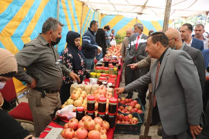 كلية الحصن الجامعية تنظم مهرجان الرمان في رحاب الكلية...صور