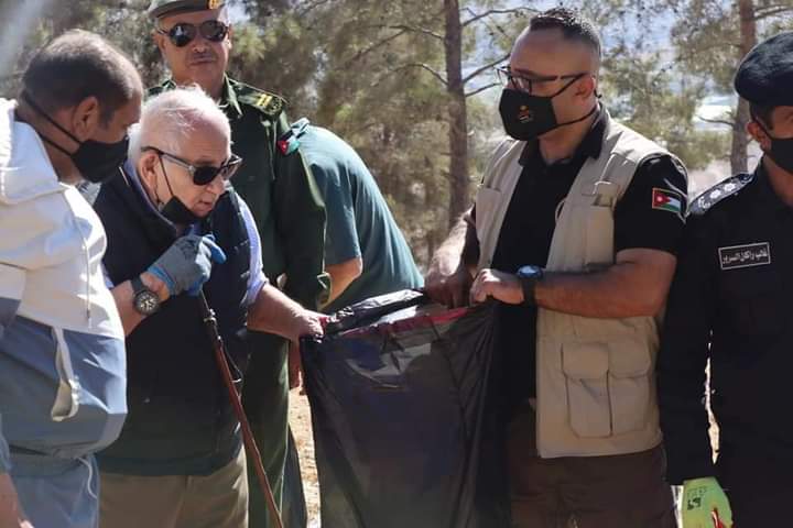 حملة نظافة في الغابة الاسكندنافية