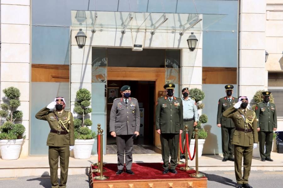 اللواء الحنيطي يستقبل رئيس أركان الدفاع الوطني اليوناني...صور