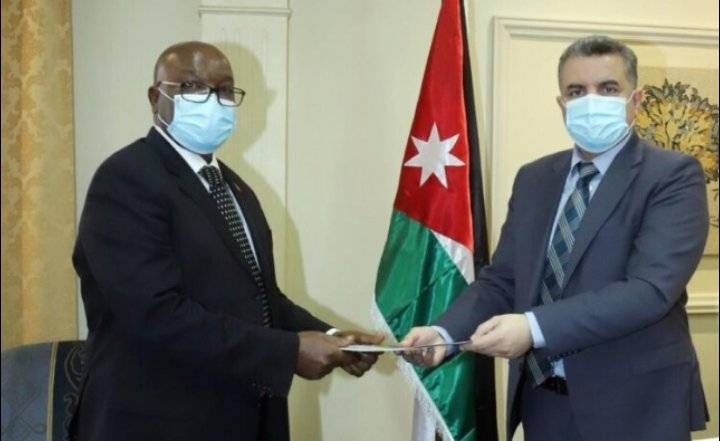 الخارجية تتسلم نسخة من أوراق اعتماد السفير الأوغندي