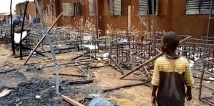 مصرع 22 شخصاً جراء حريق اندلع داخل مدرسة جنوب النيجر
