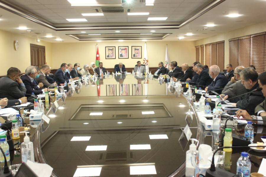 رئيس الوزراء يوجه بتفعيل الأدوات الرقابية والقانونية لضمان توافر السلع الاساسية بأسعار عادلة