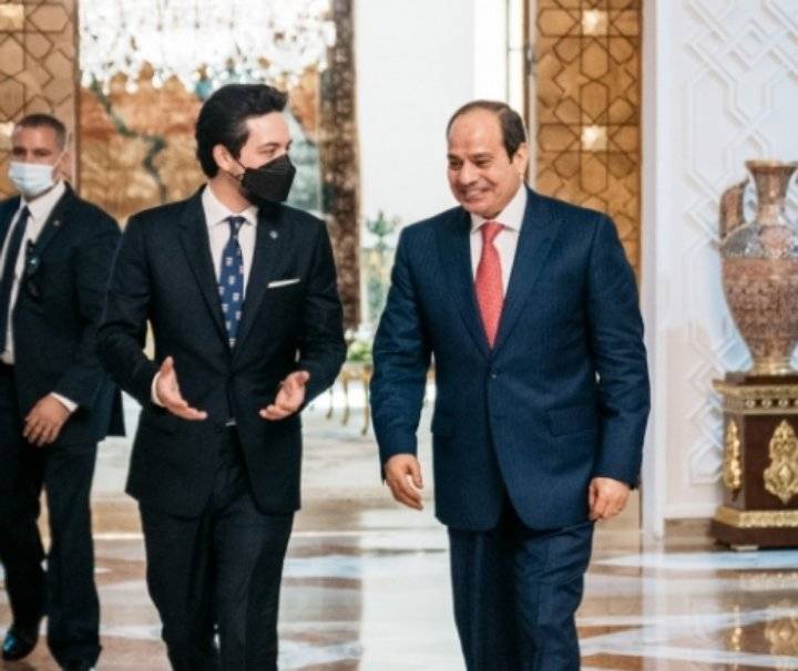 ولي العهد: ضرورة الاستفادة من تجربة مصر التنموية وتبادل الخبرات