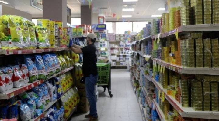 وفرة بمخزون المواد الغذائيّة محلياً.. وتفاوت بالأسعار