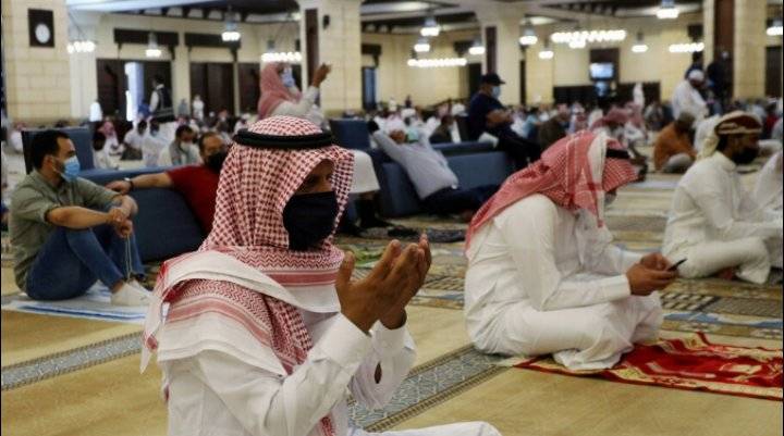 السعودية تسجل انخفاضاً قياسياً في إصابات «كورونا» اليومية