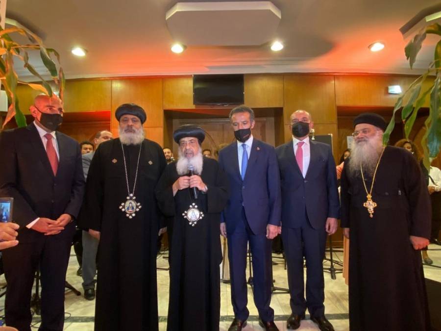 الفايز يفتتح بالقاهرة معرض صور المناطق السياحية والدينية بالأردن...صور