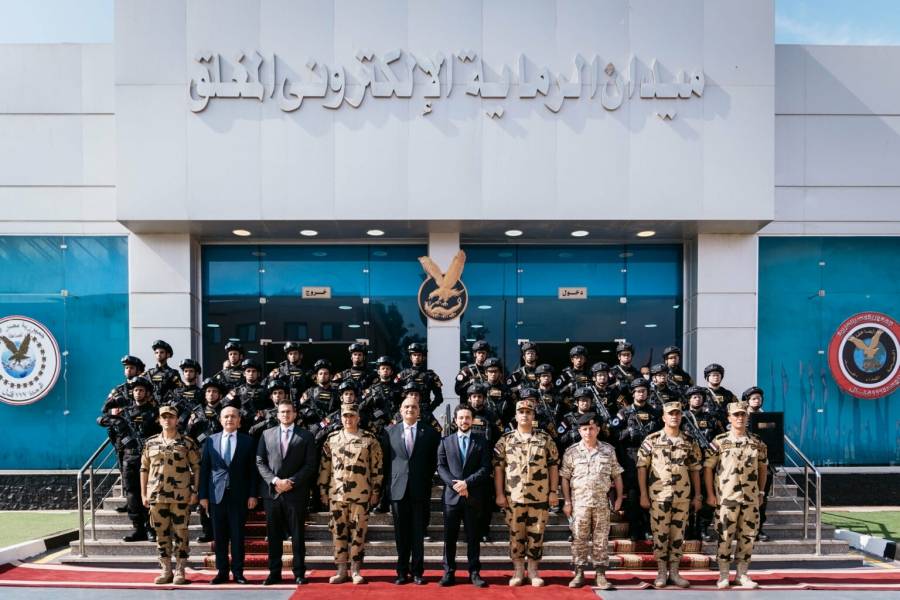 ولي العهد يحضر تمريناً عسكرياً للعمليات الخاصة المصرية ...صور