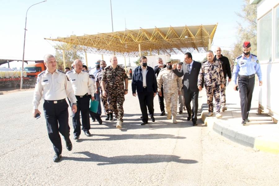 مدير عام الجمارك يطلع على حركةانسياب البضائع في جمرك الكرامة...صور