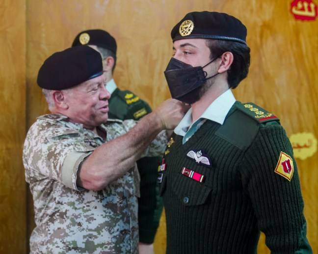 الملك: ولدي الحسين.. لتمضي إلى الأمام مع رفاق السلاح وتبقى الفارس الهاشمي