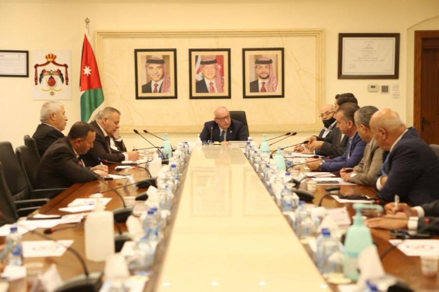 الكسبي يبحث مع نواب الكرك المشاريع التي تنوي الاشغال العمل عليها في المحافظة