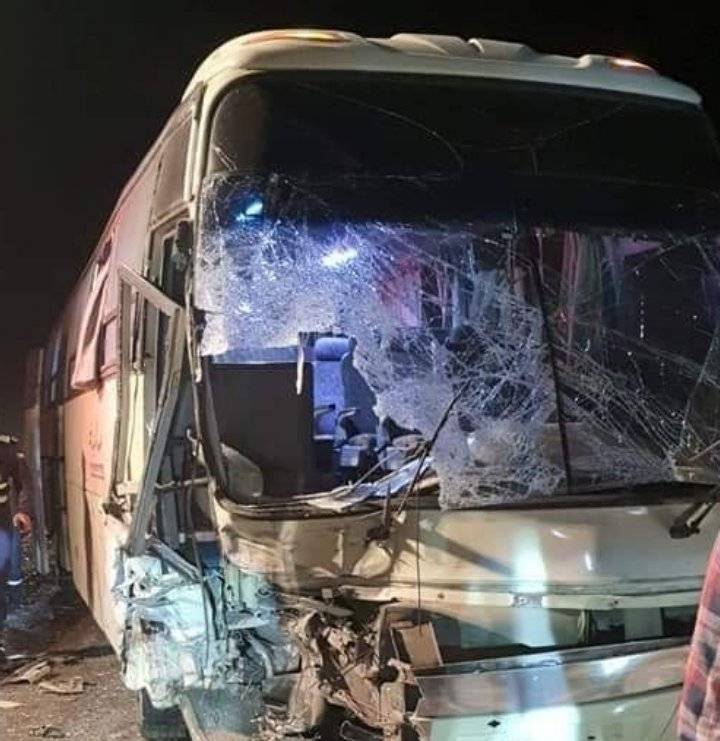 10اصابات اثر حادث تصادم بين باص عمومي وباص هونداي على طريق الكرك