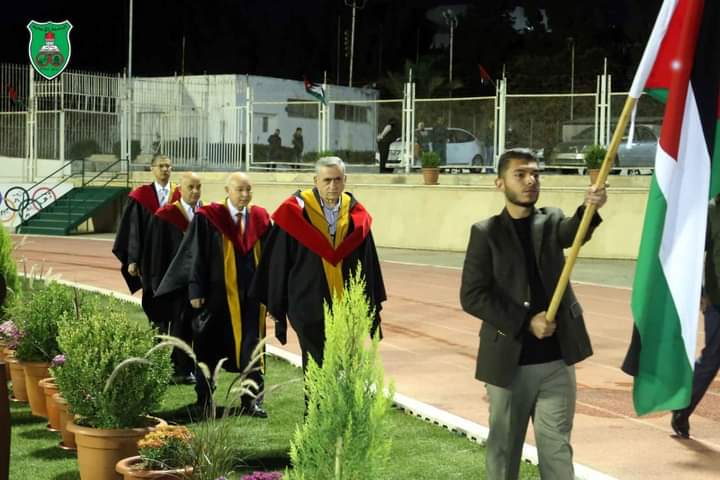 عبيدات يوقد شعلة احتفالات الأردنية لتخريج الفوج السادس والخمسين من طلبتها لهذا العام
