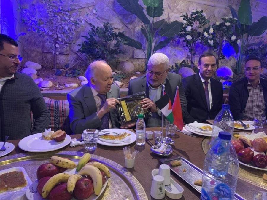 عبيدات يكرم السفير المغربي