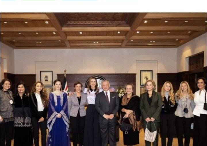 الملكة رانيا العبدالله عبر حسابها على الإنستغرام: لمة العيلة