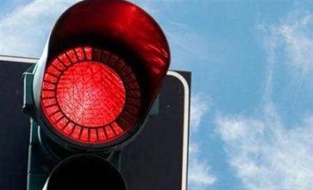 132 مخالفة تجاوز اشارة ضوئية حمراء ضبطت في الأردن خلال 24 ساعة