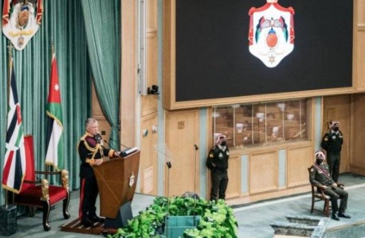 الملك: يا أعيان الامة ونوابها