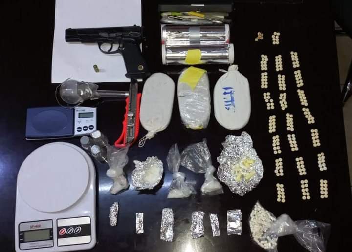 القبض على تسعة مروجين للمواد المخدرة في ست مداهمات