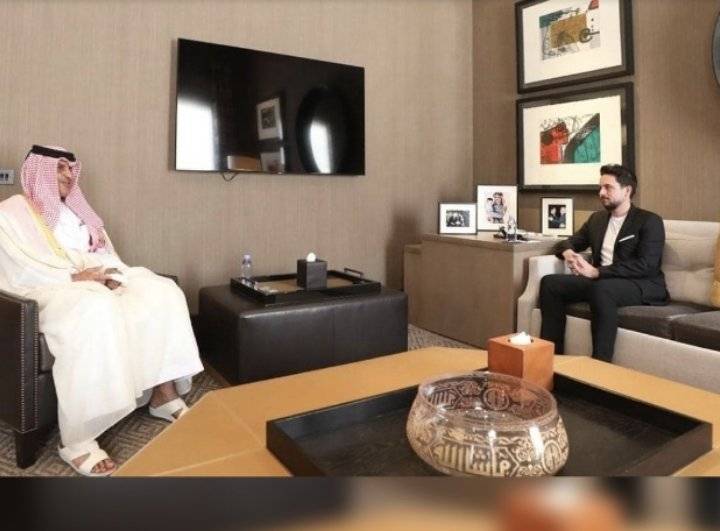 ولي العهد يتسلّم دعوة لزيارة قطر