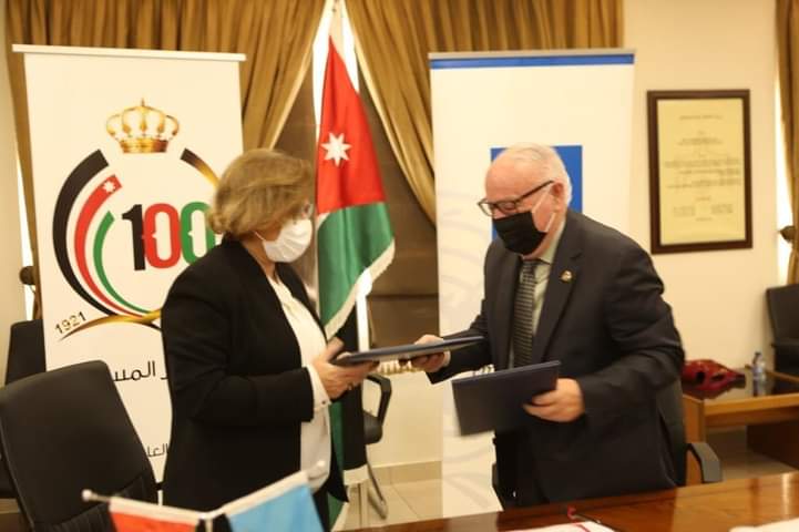 Signing a memorandum of understanding between the National Building and the United Nations Development Program