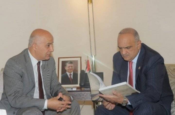 رئيس الوزراء يتسلم تقرير مركز التوثيق الملكي حول أرشيف الوزارات والمؤسسات