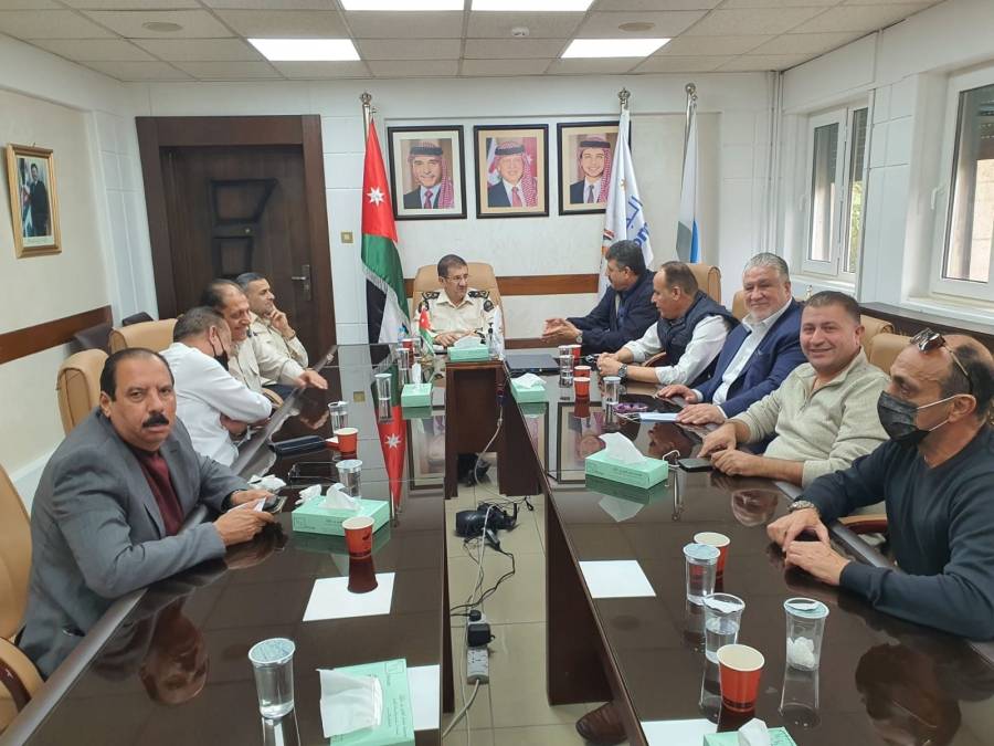 ابو عاقولة:  اجتماع مع مدير عام دائرة الجمارك لحل كافة مشاكل التخليص في المعابر