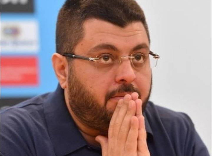 حسن اسميك  المتبرع بسداد جميع الذمم المالية المترتبة على كافة خريجي جامعة اليرموك