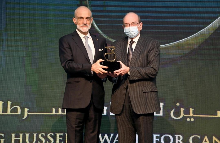 البنك العربي الراعي الماسي لجائزة الحسين لأبحاث السرطان