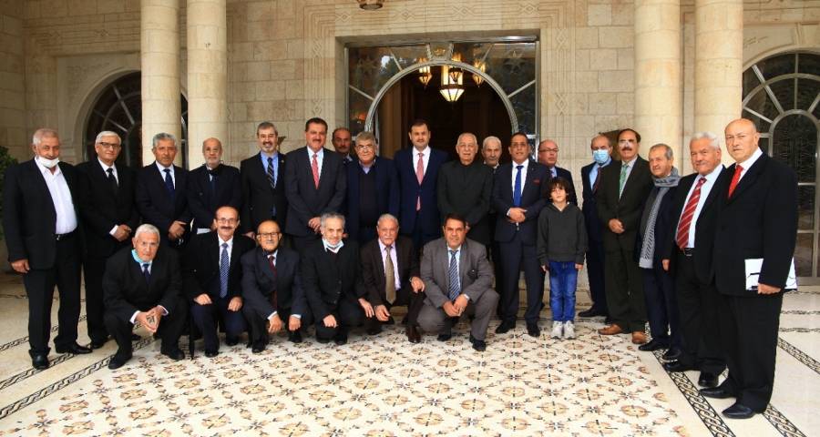 العيسوي يلتقي وفدًا من عشيرة المومني ...صور