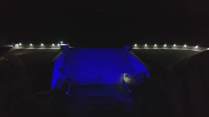 اليونيسف تضيء سد الوالة بالأزرق بمناسبة يوم الطفل العالمي