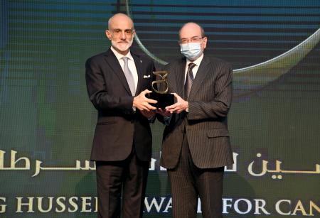 البنك العربي الراعي الماسي لجائزة الحسين لأبحاث السرطان