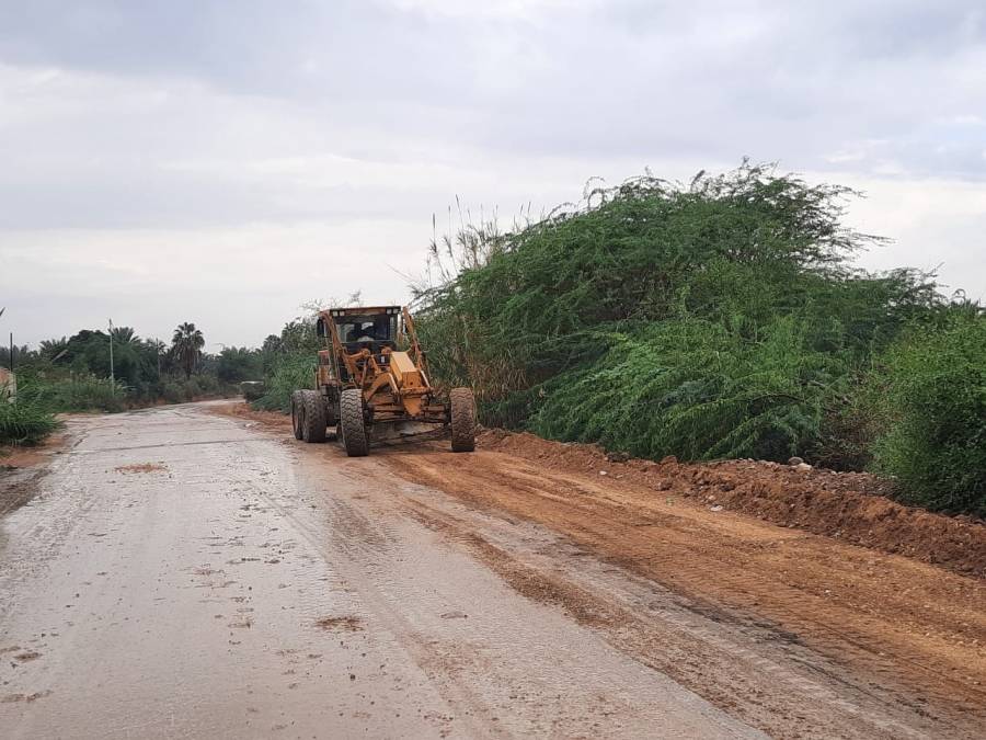 الاشغال تباشر العمل على إعادة تعبيد وتأهيل طريق الروضة الغربي