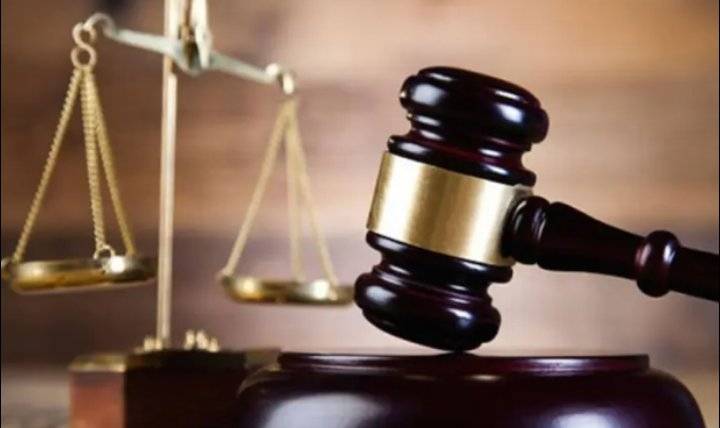 حبس وغرامة لمفتش حكومي أدين بالفساد