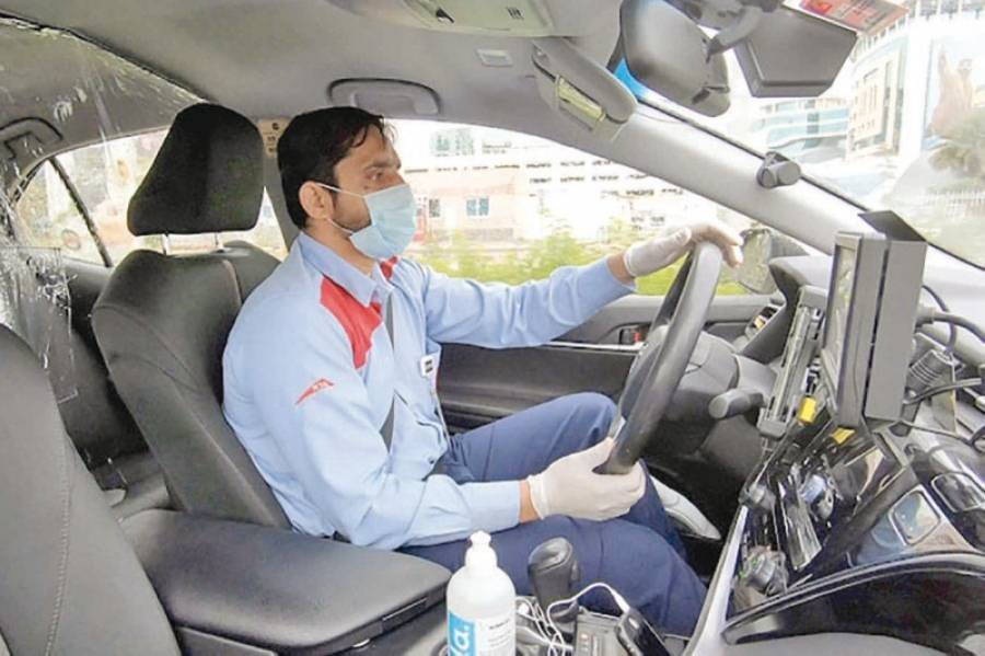 سائقو التطبيقات يرفضون تخفيض العمر التشغيلي لمركباتهم