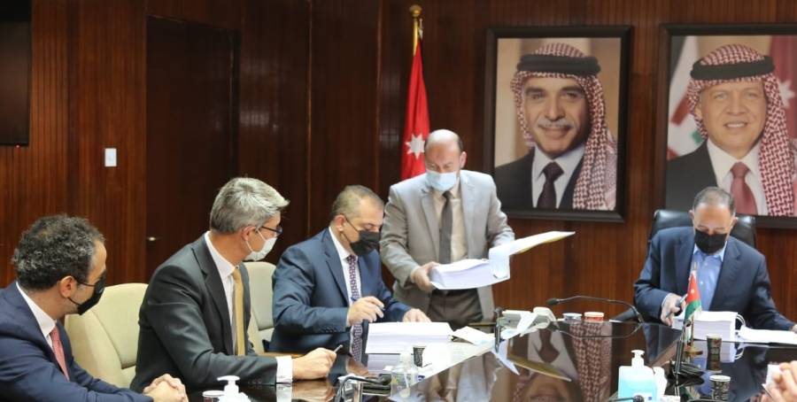 وزير المياه والري يوقع اتفاقيات تنفيذ مشاريع صرف صحي غرب اربد بقيمة 40 مليون دولار