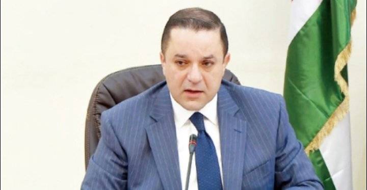 وزير اردني سابق يوجه نقدا لاذعا لوزير حالي