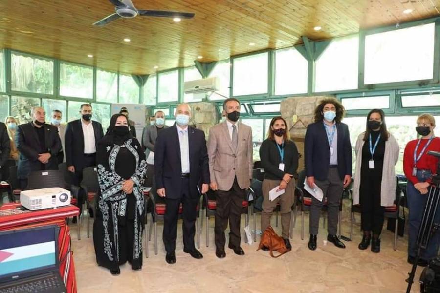 الفايز يرعى إعادة إطلاق جمعية سيدات عراق الأمير...صور