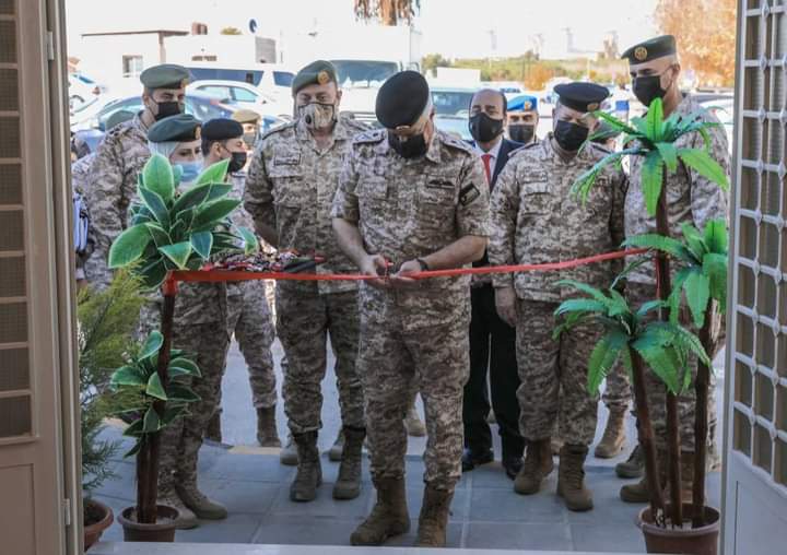 رئيس هيئة الأركان المشتركة يفتتح عيادات اختصاص رفاق السلاح في مدينة الحسين الطبية