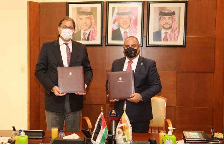 أمانة عمان توقع إتفاقية توريد 136 حافلة نقل عام