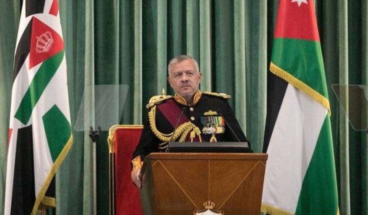 الملك يستمع إلى رد مجلس الأمة على خطاب العرش