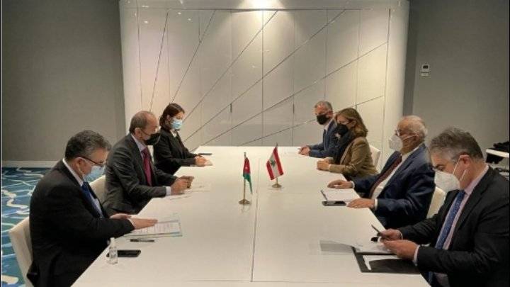 الصفدي يبحث التطورات الإقليمية مع لبنان