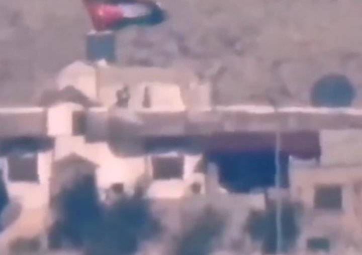 مصور فلسطيني يرصد اردنيون يلوحون بالعلم